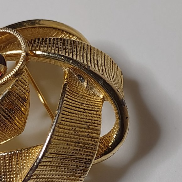 Gold Tone Asymmetrical Brooch With Purple Stone - Picture 3 of 14